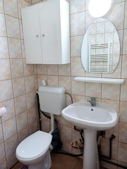 Apartament cu 3 camere semidecomandat în Punctele Cardinale