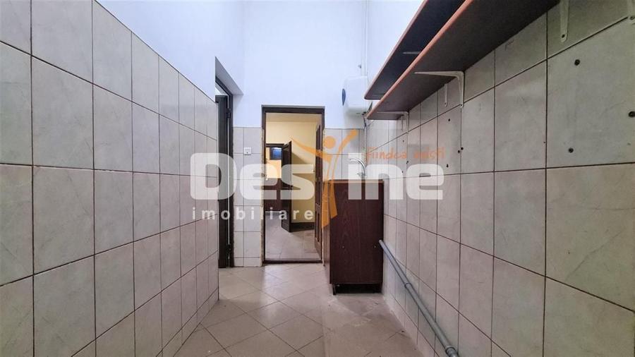 Spațiu comercial, de 320 mp, în Săvinești