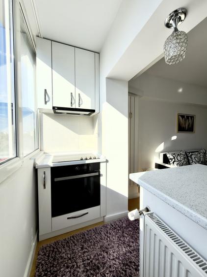 Apartament cu 3 camere semidecomandat, mobilat în Moșilor