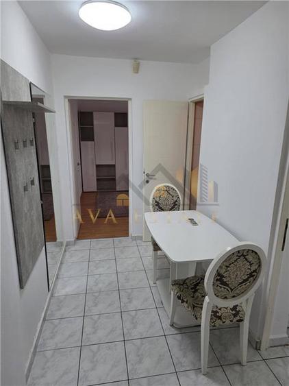 Apartament cu 3 camere semidecomandat, mobilat în Circumvalațiunii