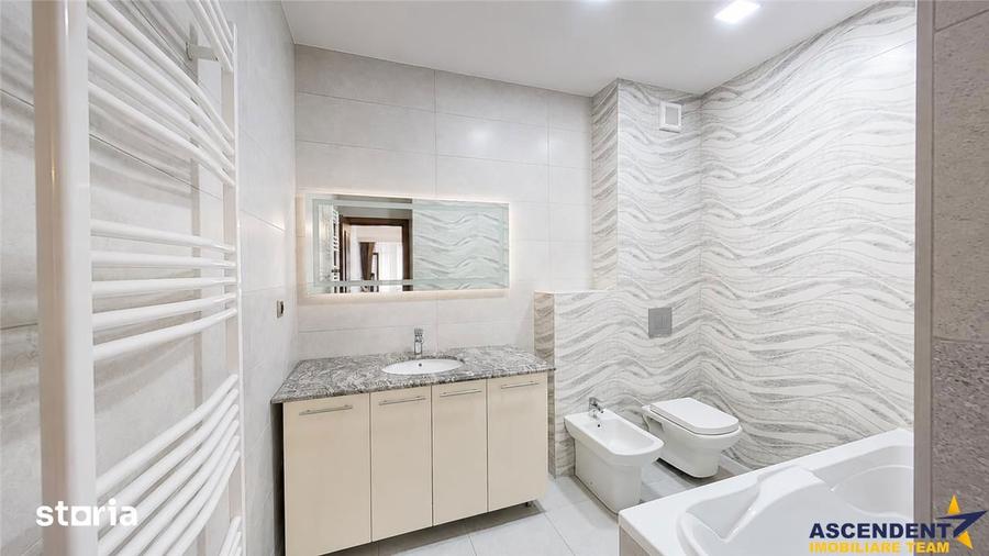 Apartament cu 3 camere în Tractorul