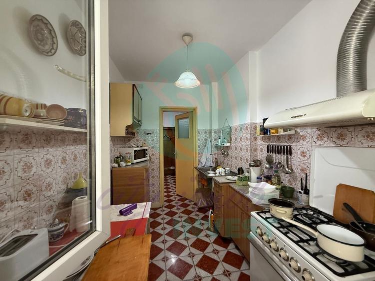 Apartament cu 3 camere semidecomandat în Vatra Luminoasă