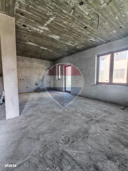 Casă cu 4 camere decomandat în Central