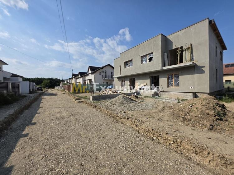 Duplex cu 4 camere cu Canalizare în Big-Bascov