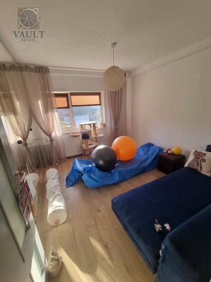 Apartament cu 3 camere decomandat, mobilat în Decebal