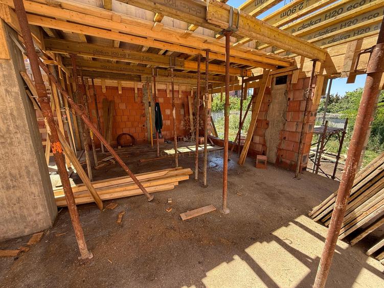 Casă individuală cu 5 camere cu Canalizare în Prelungirea Ghencea