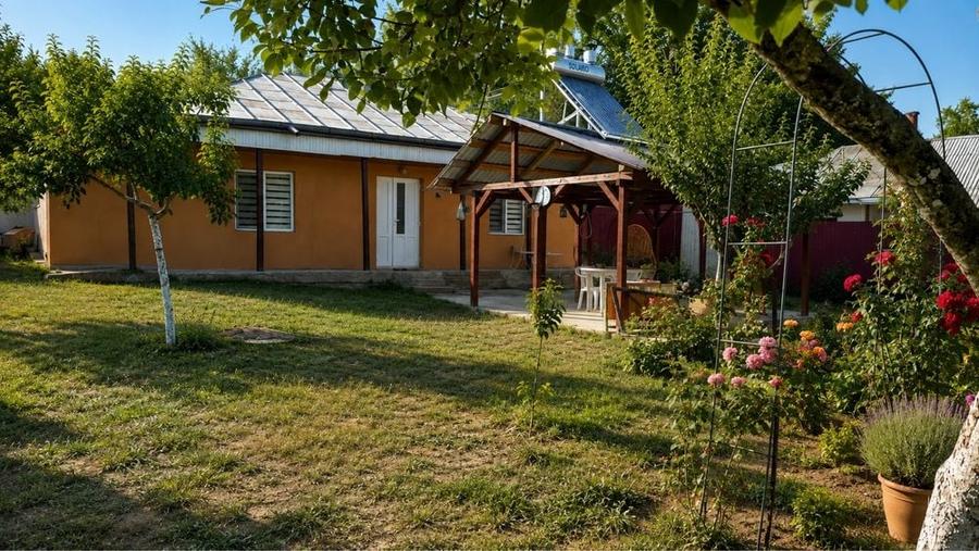 Casă cu 4 camere în Dragomirești