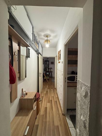 Apartament cu 3 camere semidecomandat, mobilat în Hipodrom 2