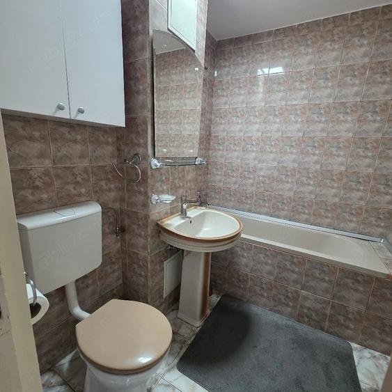 Apartament cu 3 camere decomandat în Exterior Vest