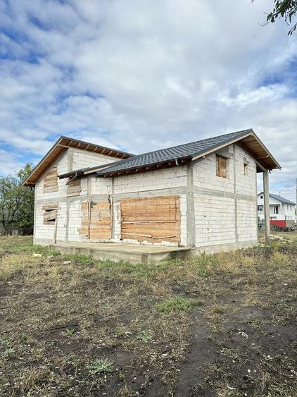 Casă cu 4 camere în Dor Mărunt