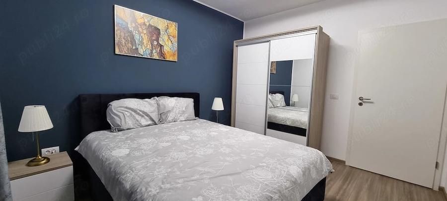 Apartament cu 3 camere decomandat în Tractorul