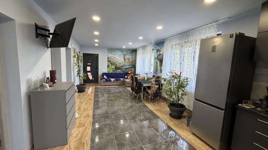 Casă cu 3 camere cu Piscina în Săcălășeni