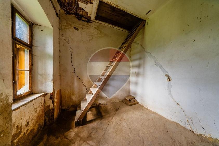 Casă individuală cu 4 camere cu Teren 5000 Mp în Cărand