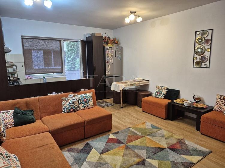 Apartament cu 3 camere semidecomandat, mobilat în Florești