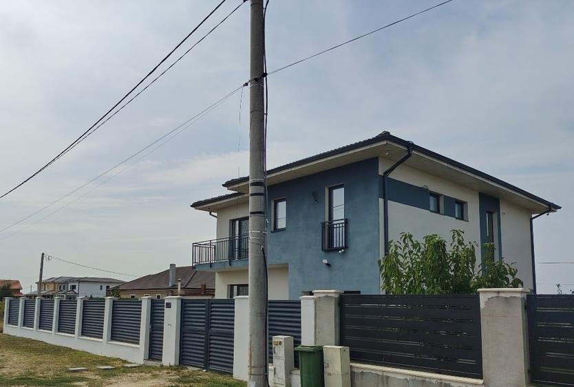 Casă individuală cu 5 camere cu Canalizare în Moșnița Nouă