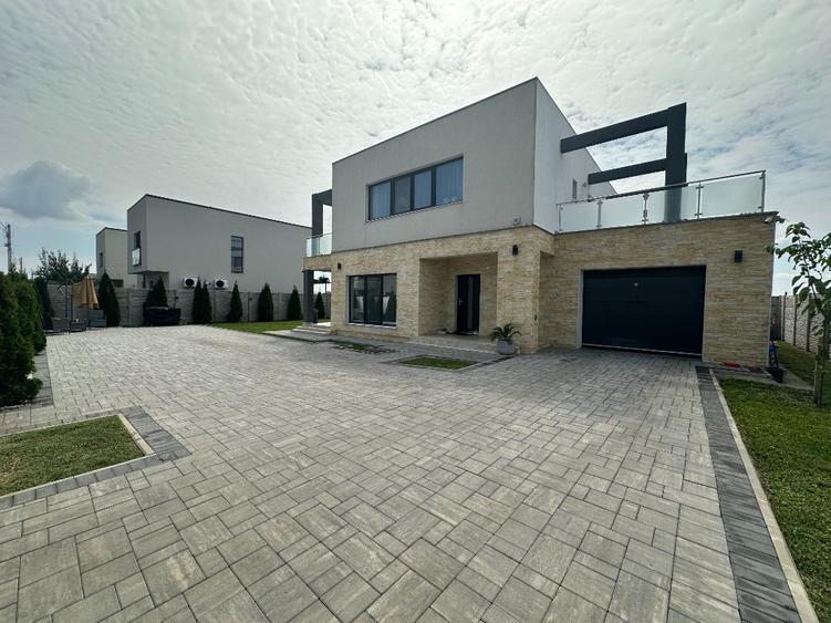 Casă cu 5 camere cu Teren 600 Mp în Strejnicu