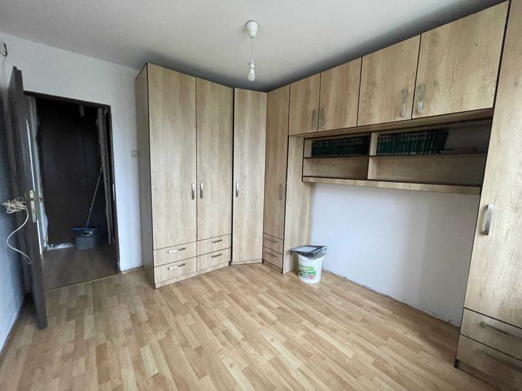 Particular vand aprtament 3 camere 7/8 zona Margeanului - 1