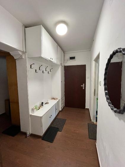 Apartament cu 4 camere decomandat, mobilat în Central