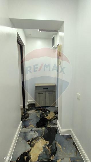 Apartament cu 3 camere semidecomandat în Sârbi