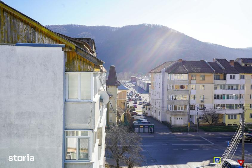 Apartament cu 3 camere, mobilat în Precista