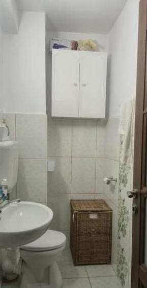 Apartament cu 4 camere semidecomandat, mobilat în Tomis Nord