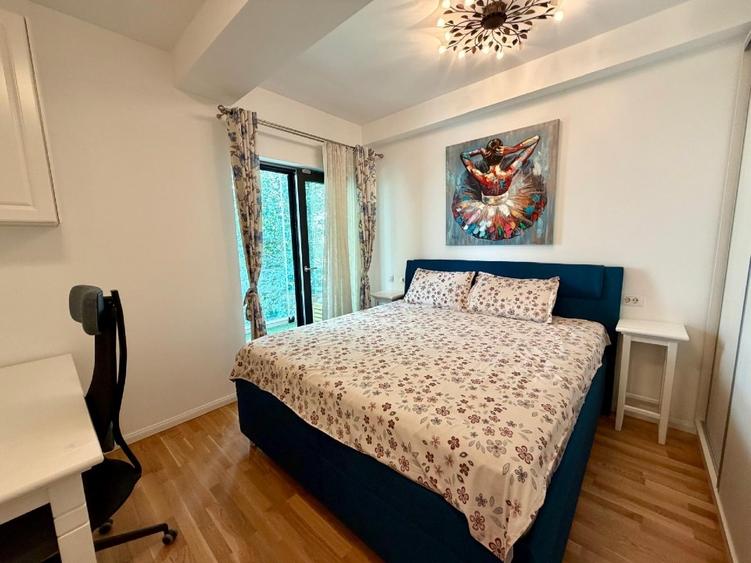 Apartament cu 3 camere semidecomandat, mobilat în Unirii