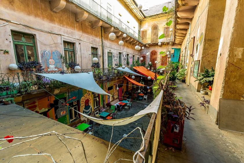 Proprietate specială, de 2,310 mp, în Central