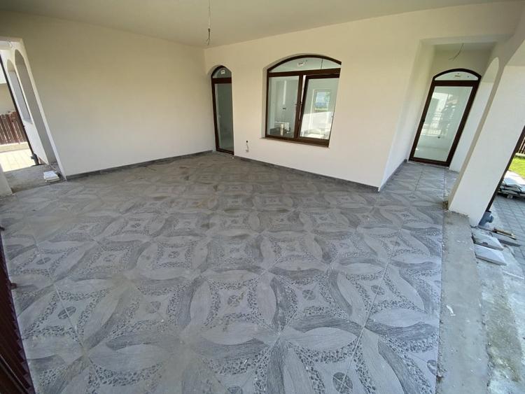 Casă individuală cu 5 camere cu Canalizare în Dezmir