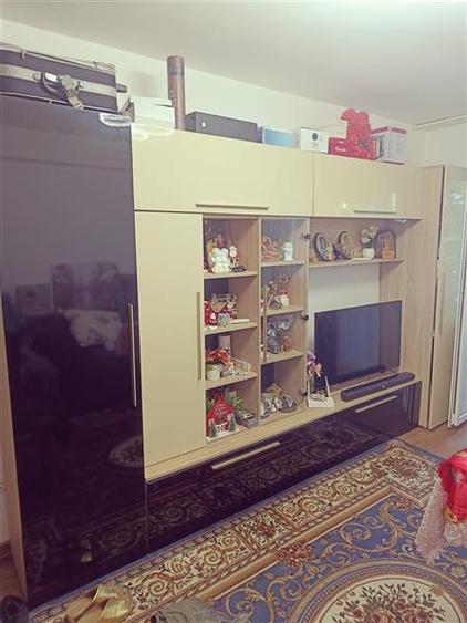 Apartament cu 3 camere decomandat în Podul de Piatră