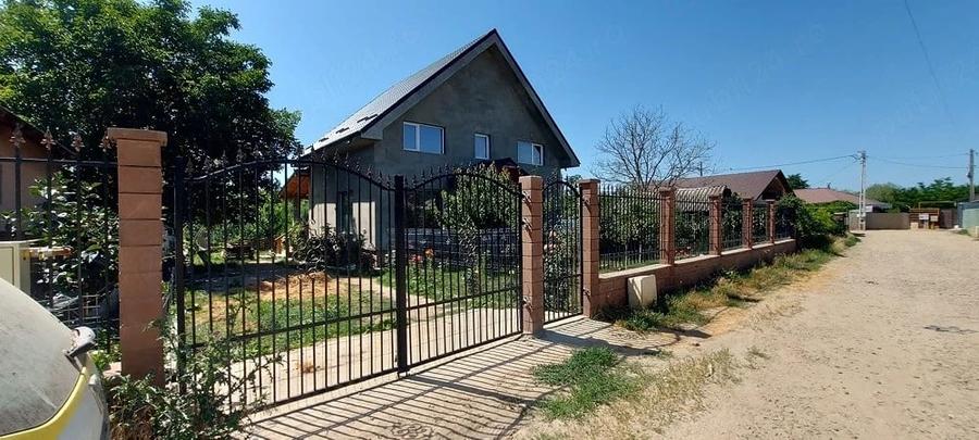 Casă cu 6 camere cu Teren 560 Mp în Central