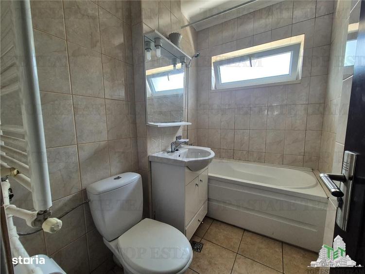 Casă cu 4 camere în Palazu Mare