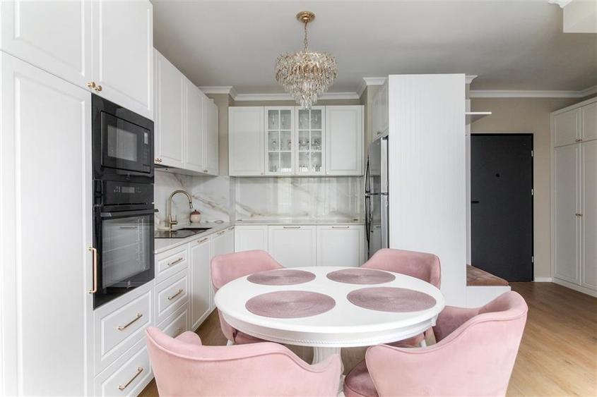 Apartament cu 3 camere semidecomandat în Gară