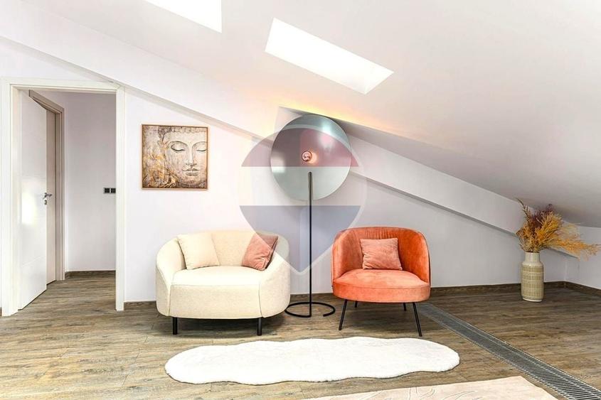 Apartament cu 6 camere semidecomandat, mobilat în Poiana Brașov