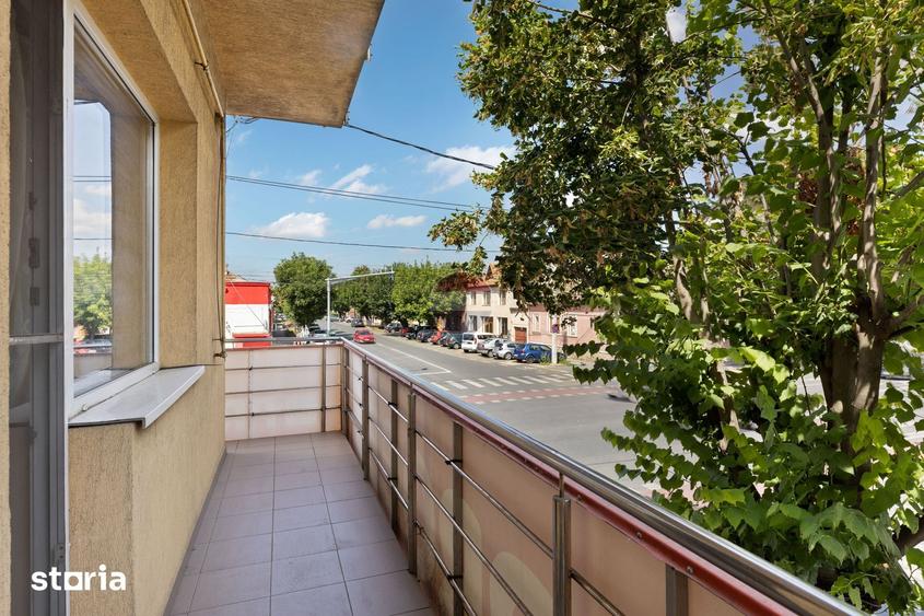 Apartament cu 3 camere în Intim