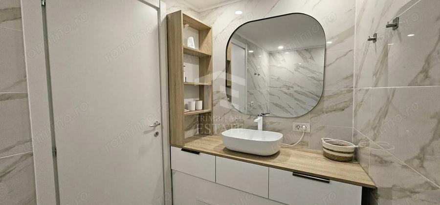 Apartament cu 3 camere semidecomandat în Central