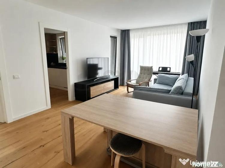 Apartament cu 3 camere semidecomandat în Aviației
