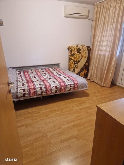 Apartament cu 3 camere decomandat în Drumul Taberei