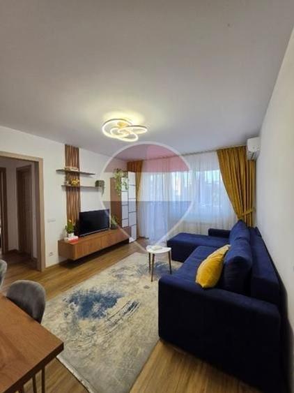Apartament cu 3 camere semidecomandat, mobilat în Podu Roș