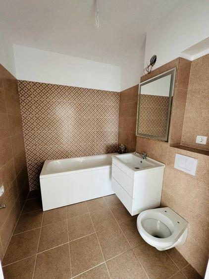 Apartament cu 3 camere decomandat în Titan