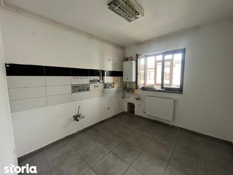 Apartament cu 3 camere decomandat în Metalurgiei