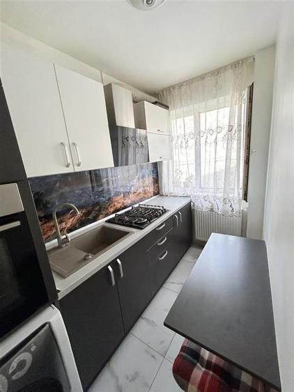 Apartament cu 2 camere semidecomandat, mobilat în Est