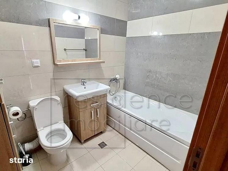 Apartament cu 3 camere semidecomandat în Între Lacuri