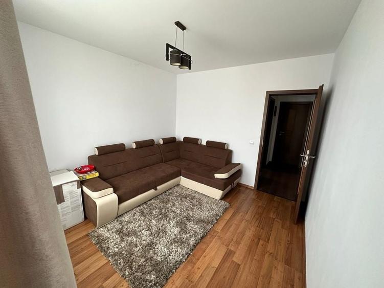 Apartament cu 3 camere decomandat în Lotrioara