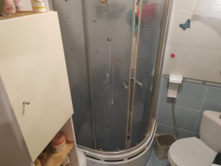 Casă individuală cu 5 camere cu Canalizare în Central
