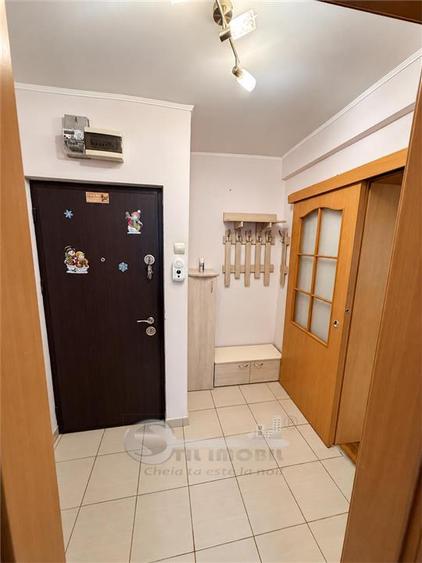 Apartament cu 3 camere semidecomandat, mobilat în Tătărași