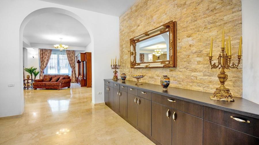 Casă individuală cu 12 camere cu Piscina în Crizbav