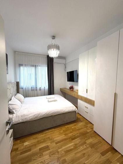 Apartament cu 3 camere semidecomandat, mobilat în Universitate