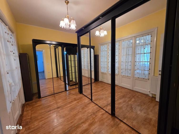 Casă cu 4 camere în Central