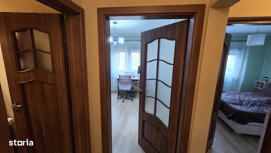 Apartament cu 3 camere decomandat în Aradului