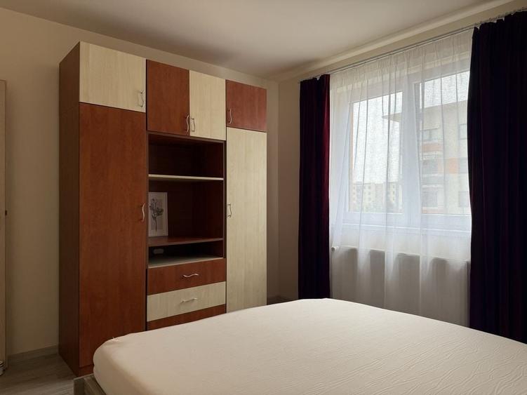 Apartament cu 2 camere decomandat în Tractorul